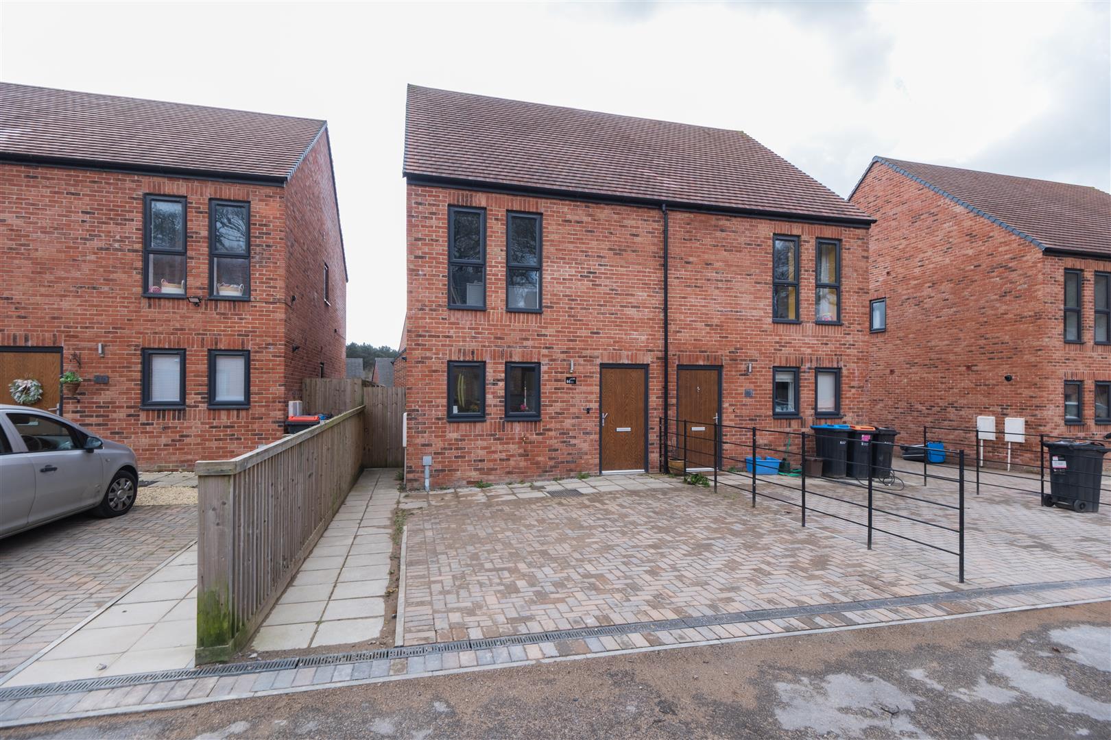 2 bedroom  Semi Detached House for Sale in Oakmere